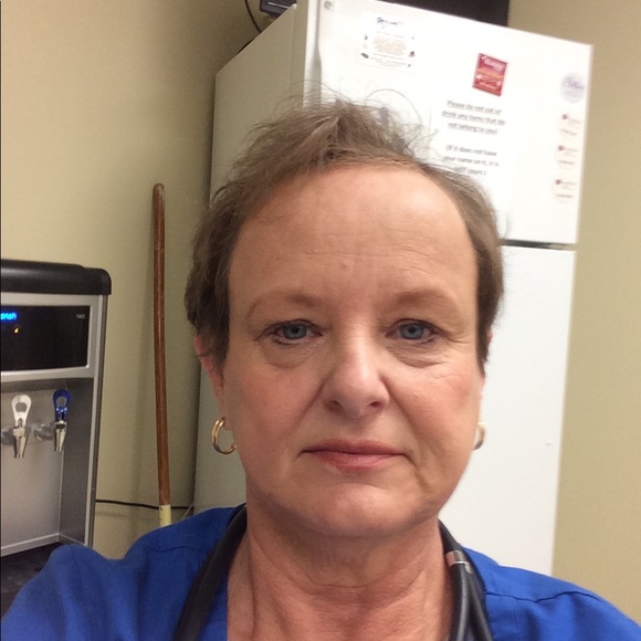 Meet your Posher, Debbie - Picture 1 of 1